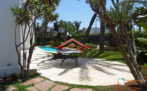 Villa luxueuse avec piscine en location meublé à Souissi